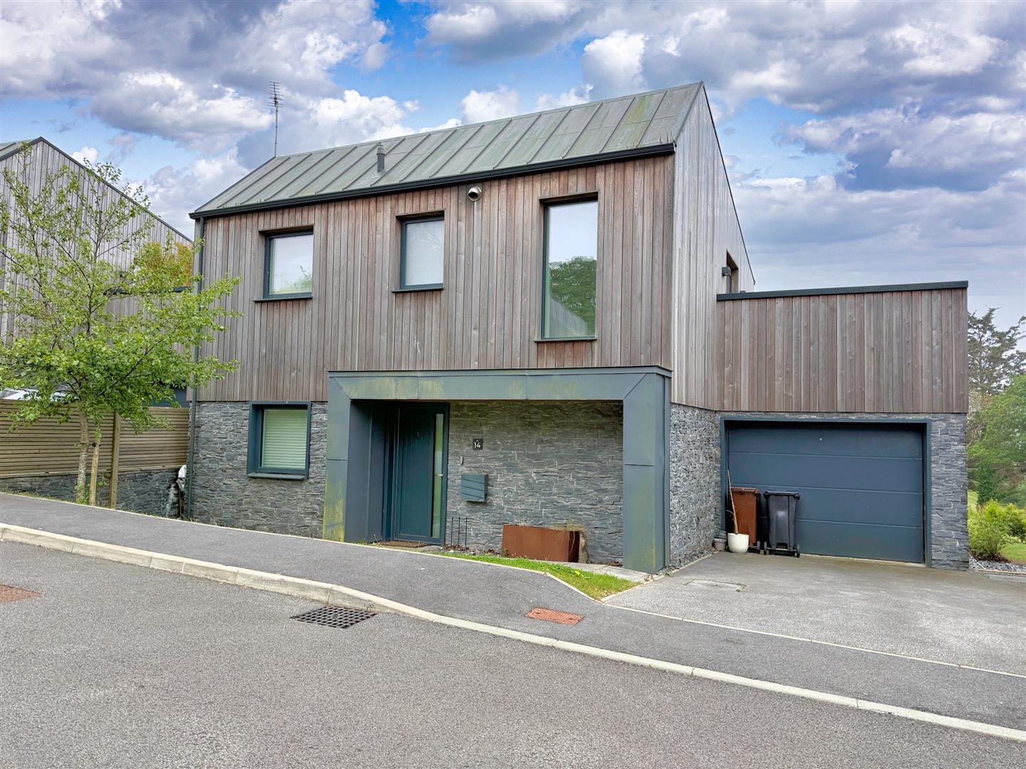 4 bed property in The Green, Falmouth